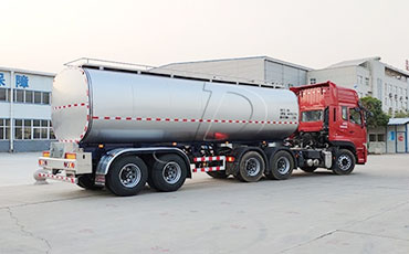 新東機(jī)械與淄博客戶達(dá)成鮮奶運(yùn)輸車合作協(xié)議