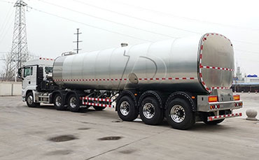 硬核突破：天潤(rùn)新東鮮奶運(yùn)輸車的"三重技術(shù)壁壘"